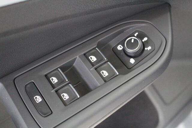 Volkswagen GOLF 1.5 TSI Goal Navigatie | Panoramadak | 4-Seizoenen banden | Parkeersensoren | Fabrieksgarantie
