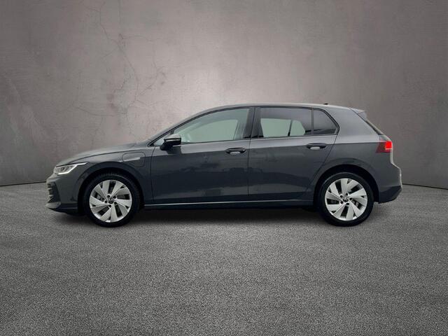 Volkswagen GOLF Life Edition 1.5 TSI eHybrid 204pk DSG Automaat Adaptive cruise control, Achteruitrijcamera, Stoelverwarming, LED koplampen, Parkeersensoren, App connect