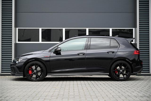 Volkswagen GOLF 2.0 TSI GTI CLUBSPORT 300 PK / PANO / NURBURGRING / IQ LIGHT / HEAD UP / HARMAN KARDON / CAMERA / BLACK PACK