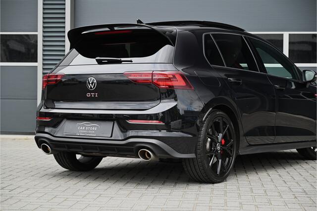 Volkswagen GOLF 2.0 TSI GTI CLUBSPORT 300 PK / PANO / NURBURGRING / IQ LIGHT / HEAD UP / HARMAN KARDON / CAMERA / BLACK PACK