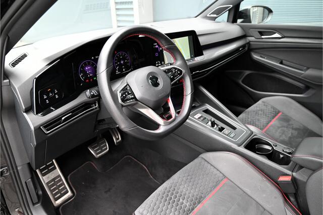 Volkswagen GOLF 2.0 TSI GTI CLUBSPORT 300 PK / PANO / NURBURGRING / IQ LIGHT / HEAD UP / HARMAN KARDON / CAMERA / BLACK PACK