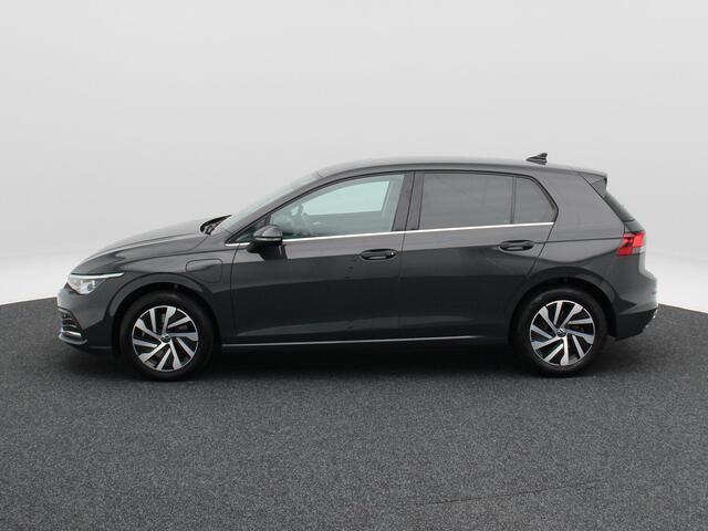 Volkswagen GOLF 1.4 eHybrid Style 204 Pk | Adaptive Cruise | Climatronic | Parkeersensoren | CarPlay | IQ Light | 16 Inch | 77.395 Km !!