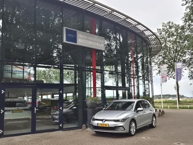 Volkswagen GOLF 1.0 TSI Life | Navigatie via Apple carplay | Climate Control | Parkeersensoren | Licht metalen velgen