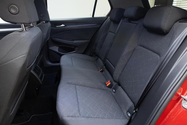 Volkswagen GOLF 1.0 TSI Life | Comfort | Carplay | Stoelv. | Camera |