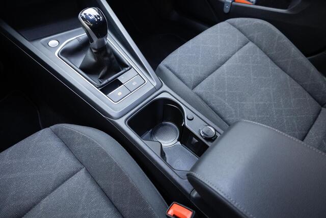 Volkswagen GOLF 1.0 TSI Life | Comfort | Carplay | Stoelv. | Camera |