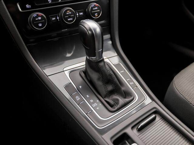 Volkswagen GOLF Variant 1.0 TSI Sportline 116Pk Automaat (GROOT NAVI, APPLE CARPLAY, CLIMATE, ADAPTIVE CRUISE, PARKEERSENSOREN, LM VELGEN, NIEUWE APK, NIEUWSTAAT)