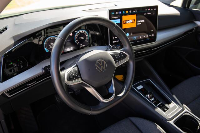 Volkswagen GOLF Variant 1.5 eTSI Life Edition , Adap. cruise, Trekhaak, Stoel/stuurverwarming,