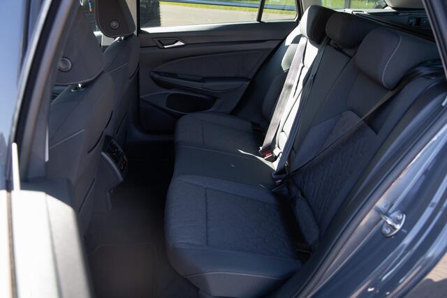 Volkswagen GOLF Variant 1.5 eTSI Life Edition , Adap. cruise, Trekhaak, Stoel/stuurverwarming,
