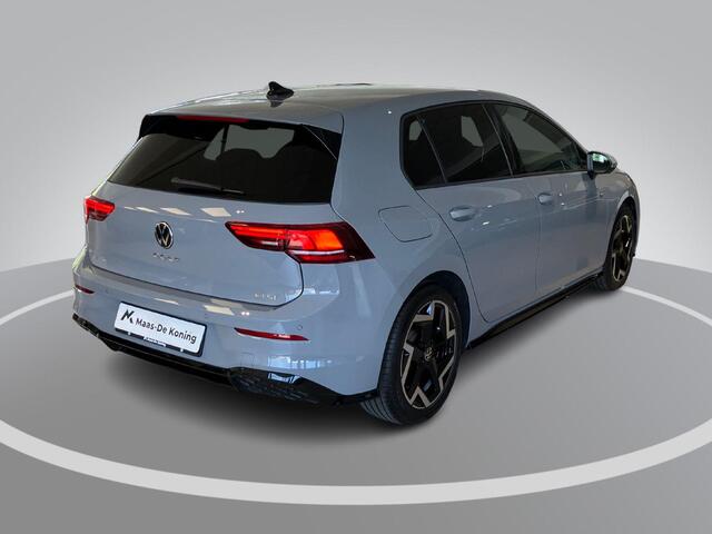 Volkswagen GOLF 1.5eTSI/150PK R-Line DSG · Apple/Android Car Play · Trekhaak · Camera + Parkeersensoren · Stoelverwarming · Garantie t/m 24-09-2030 of 100000km.