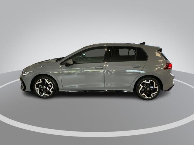 Volkswagen GOLF 1.5eTSI/150PK R-Line DSG · Apple/Android Car Play · Trekhaak · Camera + Parkeersensoren · Stoelverwarming · Garantie t/m 24-09-2030 of 100000km.