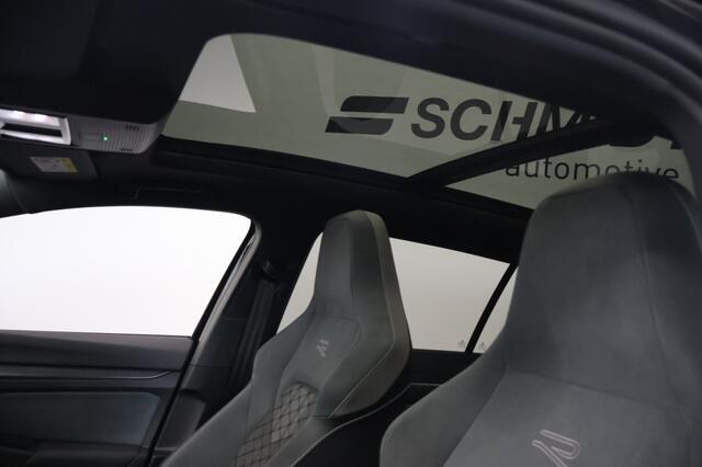 Volkswagen GOLF Variant 1.5 eTSI R-Line DSG | Panoramadak | Carplay | Winter Pakket