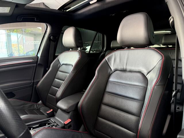 Volkswagen GOLF 2.0 TSI GTI TCR DSG PANO AKRA ACC CAM