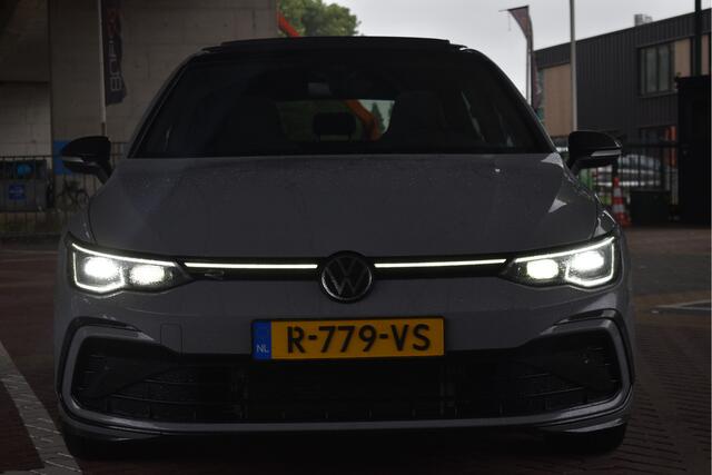 Volkswagen GOLF 2.0 TSI 191 PK 3x R-Line Nardo Grey Winter pakket | Zéér netjes | Open dak | Keyless | Sfeerverlichting | Carplay | Stoel- & stuurverwarming | DAB