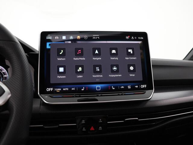 Volkswagen GOLF 1.5 eHybrid 272pk DSG GTE · Panoramadak · Camera · Matrix LED · Stuur- & Stoelverwarming · Sfeerverlichting · Apple/Android Car Play · Garantie t/m 15-09-2030 of 100.000km