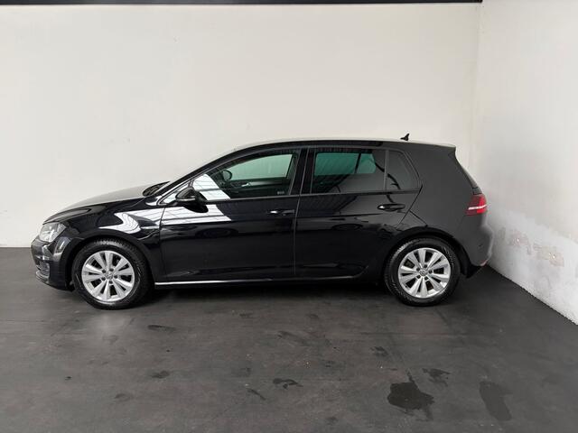 Volkswagen GOLF 1.0 TSI Connected Series. Trekhaak!