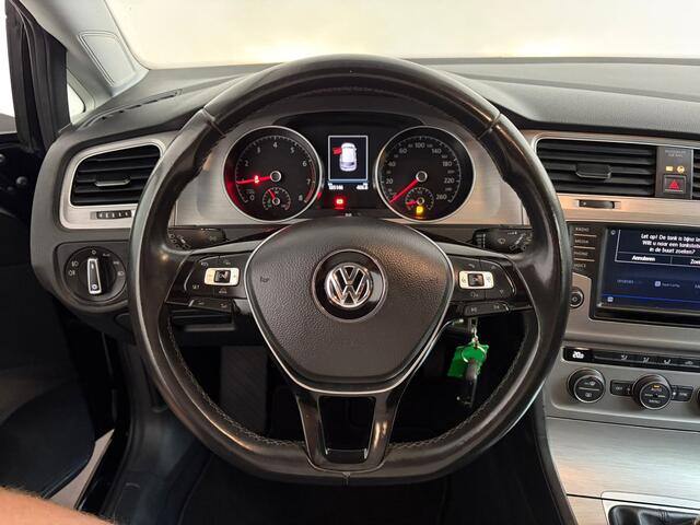 Volkswagen GOLF 1.0 TSI Connected Series. Trekhaak!