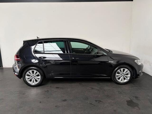 Volkswagen GOLF 1.0 TSI Connected Series. Trekhaak!