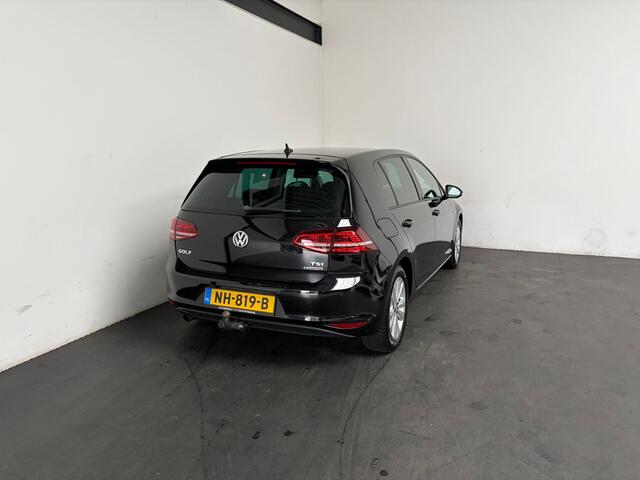 Volkswagen GOLF 1.0 TSI Connected Series. Trekhaak!