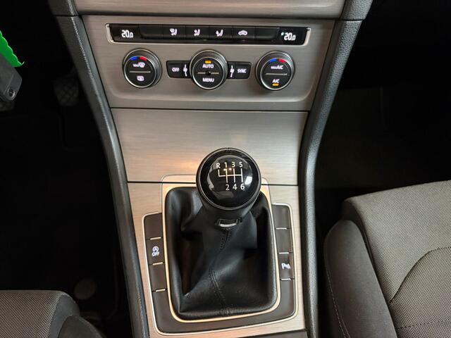 Volkswagen GOLF 1.0 TSI Connected Series. Trekhaak!