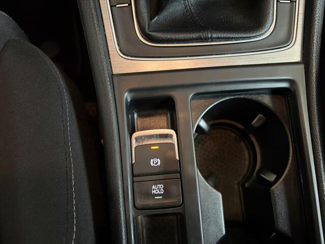 Volkswagen GOLF 1.0 TSI Connected Series. Trekhaak!