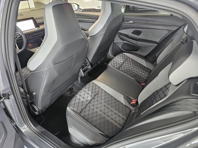 Volkswagen GOLF 1.5 eTSI R-Line | Geen import | Panoramadak | Camera | H&K | IQ