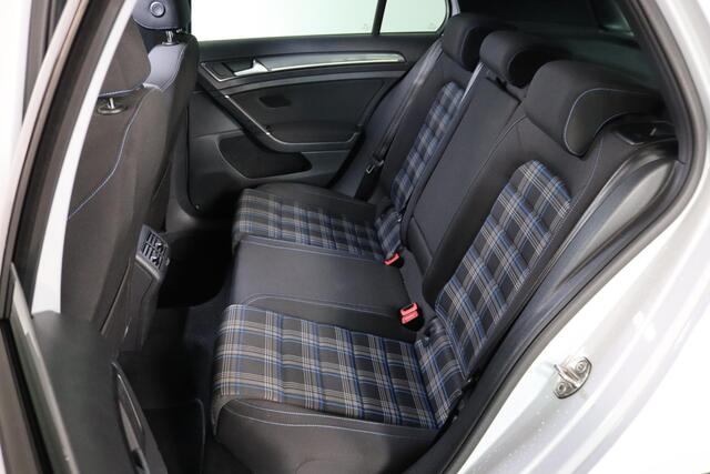 Volkswagen GOLF 1.4 TSI GTE PHEV Panoramadak, LED, Camera, ACC, Trekhaak, Mooie uitvoering!