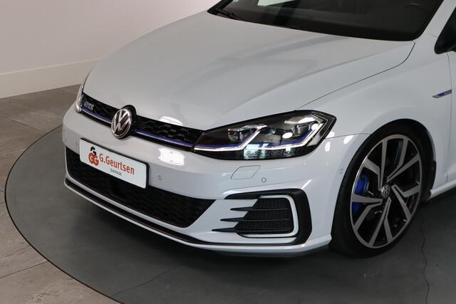 Volkswagen GOLF 1.4 TSI GTE PHEV Panoramadak, LED, Camera, ACC, Trekhaak, Mooie uitvoering!