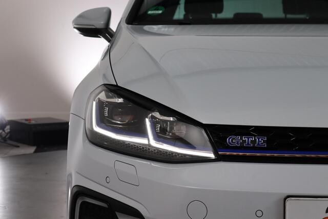 Volkswagen GOLF 1.4 TSI GTE PHEV Panoramadak, LED, Camera, ACC, Trekhaak, Mooie uitvoering!