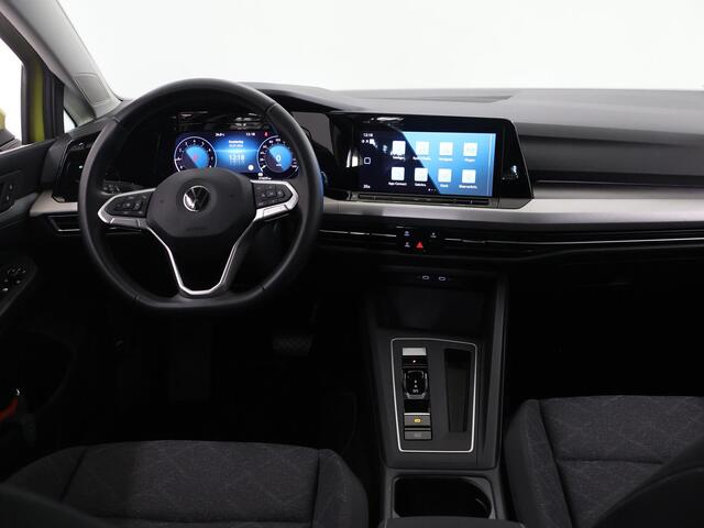 Volkswagen GOLF 1.0 eTSI Life | Trekhaak | Navigatie | Cruise Control Adaptief | Parkeersensoren |