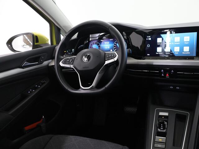 Volkswagen GOLF 1.0 eTSI Life | Trekhaak | Navigatie | Cruise Control Adaptief | Parkeersensoren |