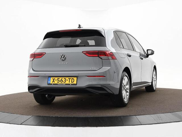 Volkswagen GOLF 1.0 eTSI 110pk DSG Life · Camera · Apple/Android Car Play · Navigatie · P-Sensoren · Sfeerverlichting · 16'' Inch · Garantie t/m 06-02-2028 of 100.000km