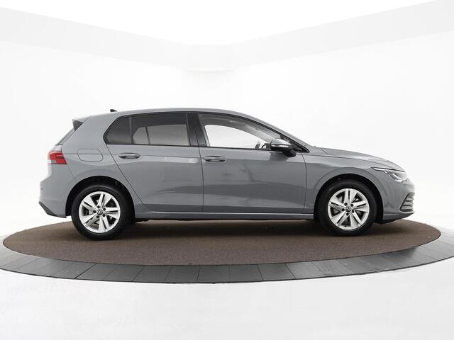 Volkswagen GOLF 1.0 eTSI 110pk DSG Life · Camera · Apple/Android Car Play · Navigatie · P-Sensoren · Sfeerverlichting · 16'' Inch · Garantie t/m 06-02-2028 of 100.000km