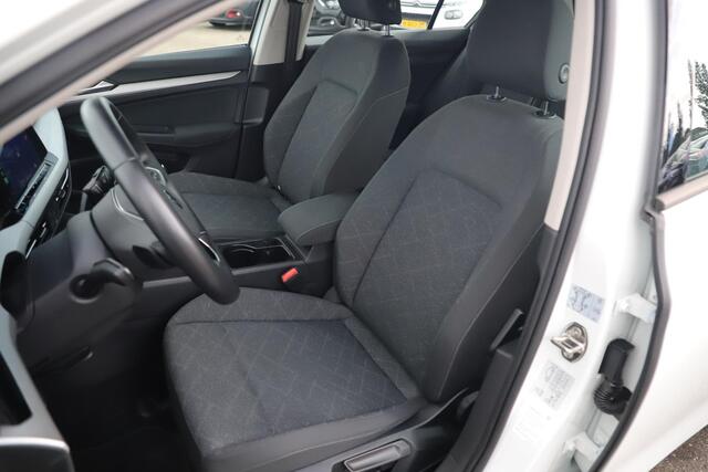 Volkswagen GOLF 1.0 eTSI Life Automaat Virtual Sfeerverlichting 16 inch Navigatie Achteruitrijcamera