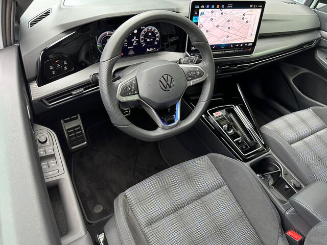 Volkswagen GOLF 1.5 eHybrid GTE 272pk | Head up | Black Style | IQ light | 360 Camera | Rijklaar incl. garantie