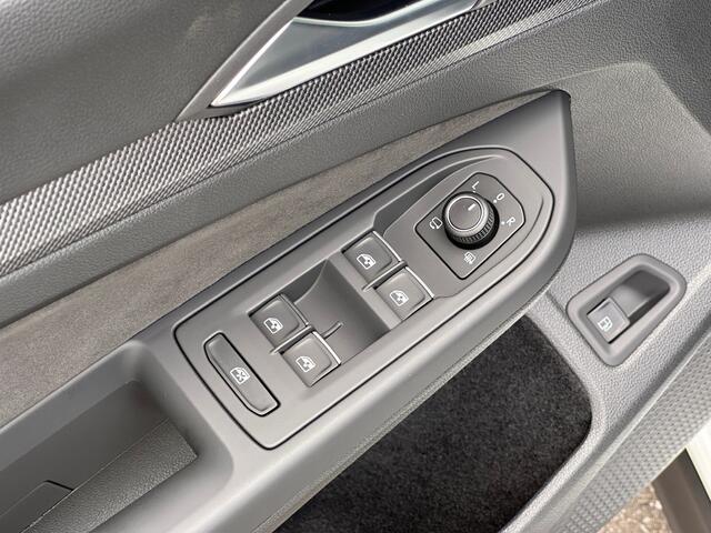 Volkswagen GOLF 1.5 eHybrid GTE 272pk | Head up | Black Style | IQ light | 360 Camera | Rijklaar incl. garantie