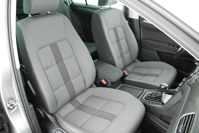 Volkswagen GOLF SPORTSVAN 1.4 TSI Highline Automaat Navigatie Trekhaak Stoelverwarming Xenon
