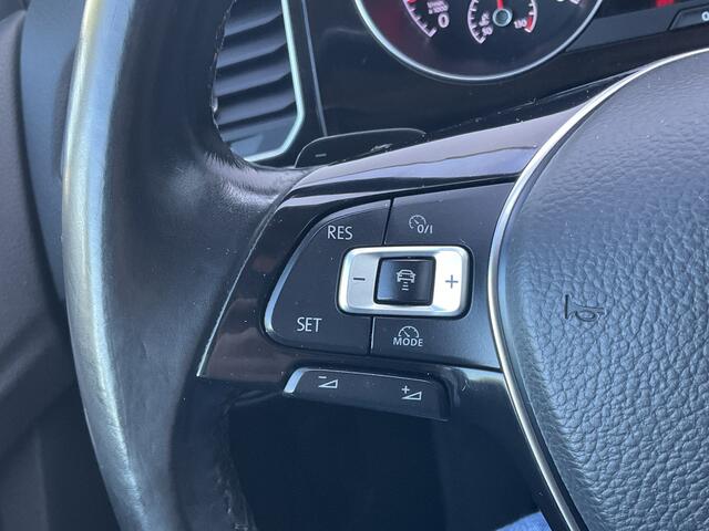 Volkswagen GOLF SPORTSVAN 1.2 TSI Highline Automaat Pano Trekhaak Adap.Cruise Stoelverw+Massage Voll.Onderhouden VOL!