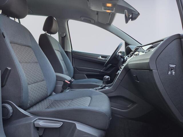 Volkswagen GOLF SPORTSVAN 1.5 TSI ACT Highline /Apple Carplay/Lane-Side-Front assist/Stoelverw./Adaptive Cruise Contr./Climate Contr./Grootlichtass./Navi/16''LMV/(MET GARANTIE*)