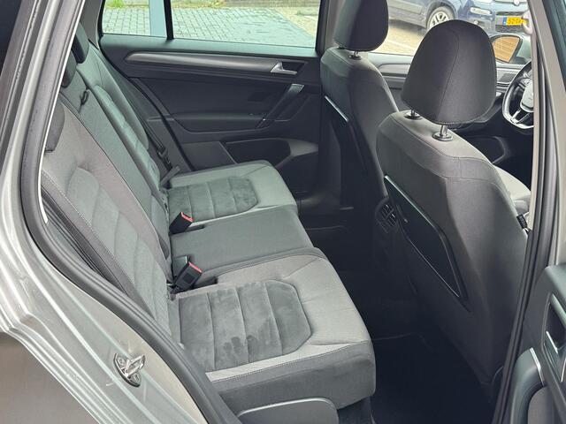 Volkswagen GOLF SPORTSVAN 1.5 TSI ACT Highline,Appl,Trekh,Cruise,Camera