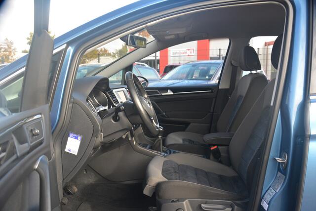 Volkswagen GOLF SPORTSVAN 1.4 TSI Connected Series | Navigatie | Camera | Ergo stoel | DAB+ | Dodehoeksensor | Trekhaak | NL auto!! | Keurige Sportsvan afkomstig van eerste eigenaar en dealer onderhouden!!