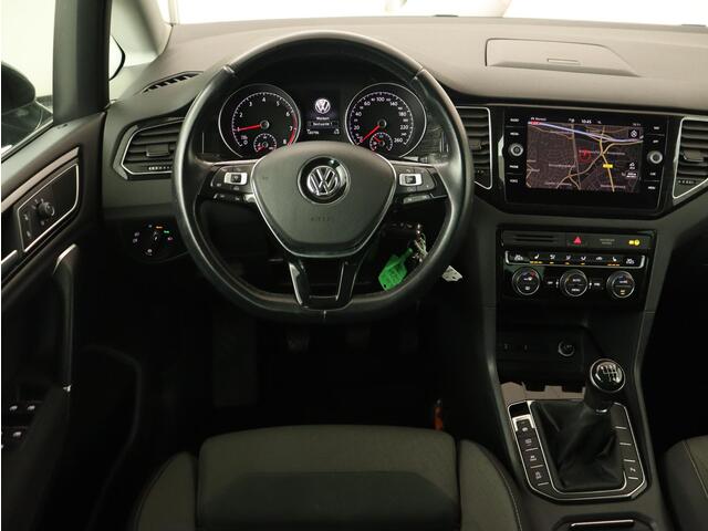 Volkswagen GOLF SPORTSVAN 1.5 TSI Highline Edition | Stoelverwarming | Trekhaak | Massage | Camera | Carplay | Full LED | Adaptive cruise | Navigatie | Climate control