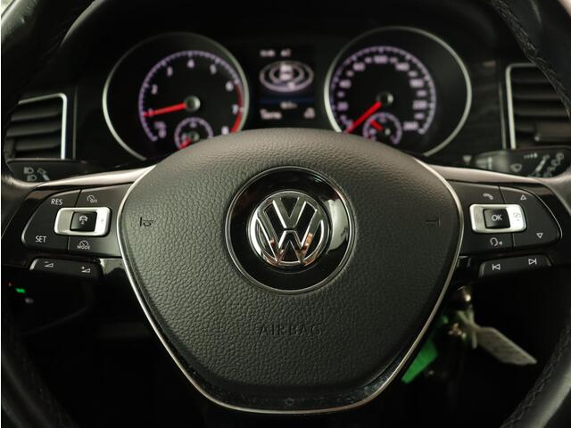 Volkswagen GOLF SPORTSVAN 1.5 TSI Highline Edition | Stoelverwarming | Trekhaak | Massage | Camera | Carplay | Full LED | Adaptive cruise | Navigatie | Climate control