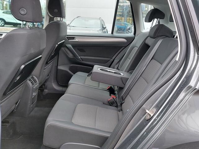 Volkswagen GOLF SPORTSVAN 1.0 TSI 116pk DSG Comfortline Executive | Origineel NL | Navi | Apple Carplay+Android Auto | Clima | Cruise | Licht+Regensensor | Pdc V+A | Mistlampen | 16''lm | Trekhaak