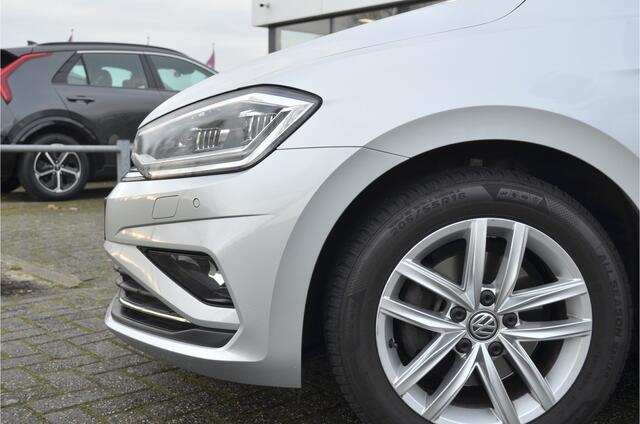 Volkswagen GOLF SPORTSVAN 1.5 TSI Stoelverwarming Led Koplampen Cruise Control Trekhaak 1400 KG Parkeersens. V+A