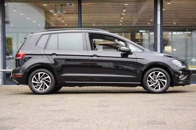 Volkswagen GOLF SPORTSVAN 1.5 TSI ACT Highline Edition DSG Automaat | BOVAG Garantie | Trekhaak | Navigatie | Stoelverwarming | Adaptive Cruise Control | Climate Control | PDC Voor&Achter | All Season Banden |