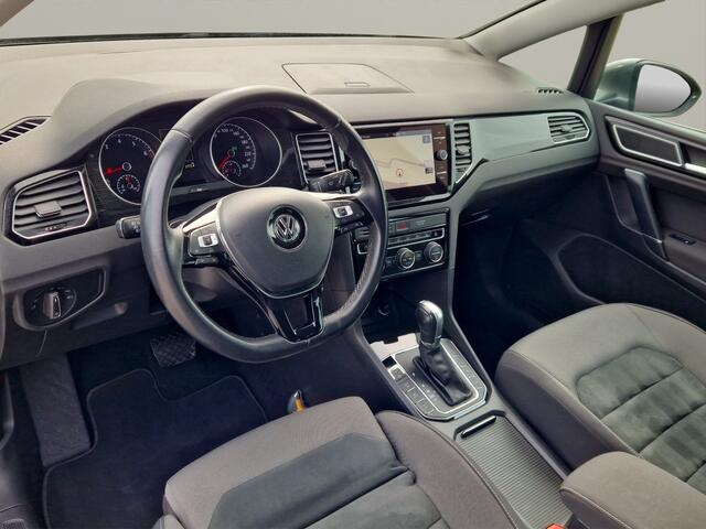 Volkswagen GOLF SPORTSVAN 1.5 TSI Highline Automaat - Trekhaak - NL Auto - Camera