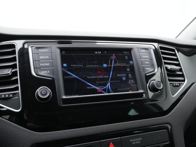 Volkswagen GOLF SPORTSVAN 1.2 TSI 110 pk Highline | 1e eigenaar | Trekhaak | Achteruitrijcamera | Navigatie | Alcantara | Carplay