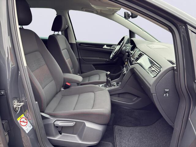 Volkswagen GOLF SPORTSVAN 1.4 TSI Business Edition /Apple Carplay/Adaptive Cruise/Parkeer sens. V+A/Stoel+stuurverwarming/Climate Control/Navi/
