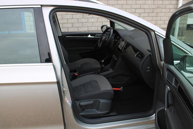 Volkswagen GOLF SPORTSVAN 1.5 TSI ACT Highline Clima Navi Trekh. panoramadak