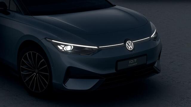 Volkswagen ID ID.7 Tourer Pro Limited Edition | Achterbank in ongelijke delen neerklapbaar incl. middenarmsteun en doorlaadmogelijkheid | Afstandscontrolesysteem (Front Assist), met voetgangers- en fietsersherkenning | Airconditioning automatisch, 2-zone (Climatronic)